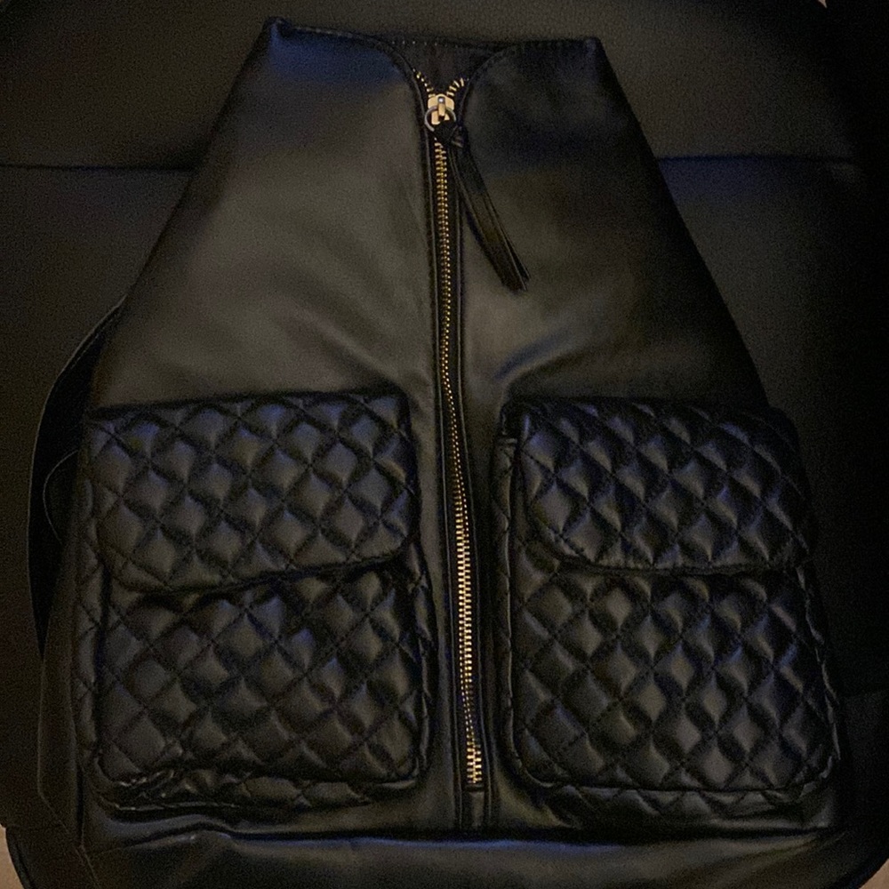 NWOT! CHI Quilted Travel Sling Bag Front Pockets Interior Elasticized Pouch